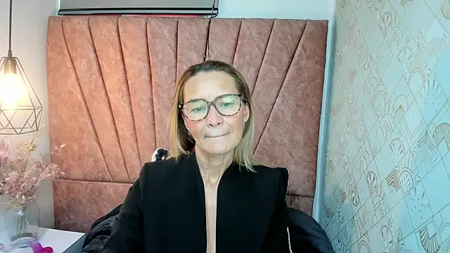 Issa Milf   online show from November 2025 01:06:01 PM