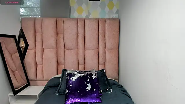 Issa Milf   online show from March 2026 01:15:02 PM