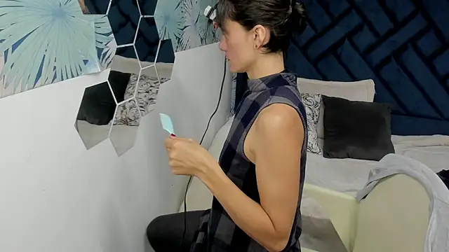 Valery More   online show from October 2025 12:46:02 PM