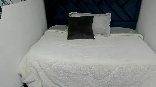 Valery More   online show from November 2025 12:17:01 PM