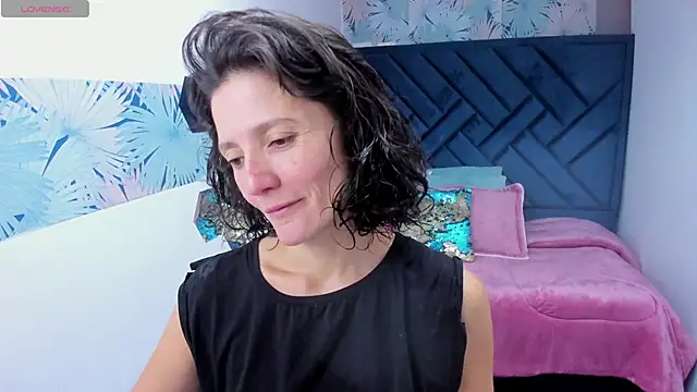 Valery More   online show from May 2026 01:07:01 PM
