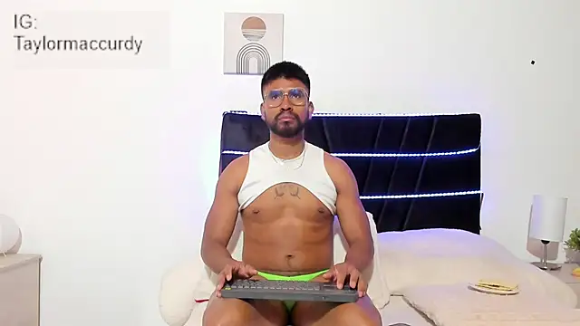 Taylormaccurdy  online show from November 2025 02:49:02 PM