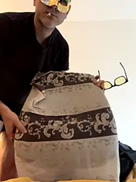 Snapshot of Chinolow chatting on November 2025 07:27:01 PM Chinolow online show from November 2025 07:27:01 PM