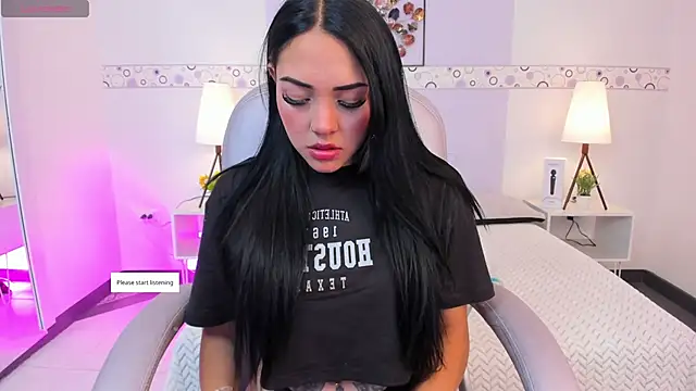 Snapshot of AndreaG_ chatting on November 2025 08:30:01 PM AndreaG online show from November 2025 08:30:01 PM