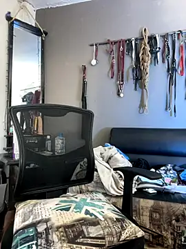 Snapshot of MadamLeRouge chatting on December 2025 02:15:01 PM MadamLeRouge online show from December 2025 02:15:01 PM