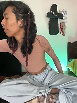 Snapshot of MadamLeRouge chatting on February 2026 01:10:02 AM MadamLeRouge online show from February 2026 01:10:02 AM