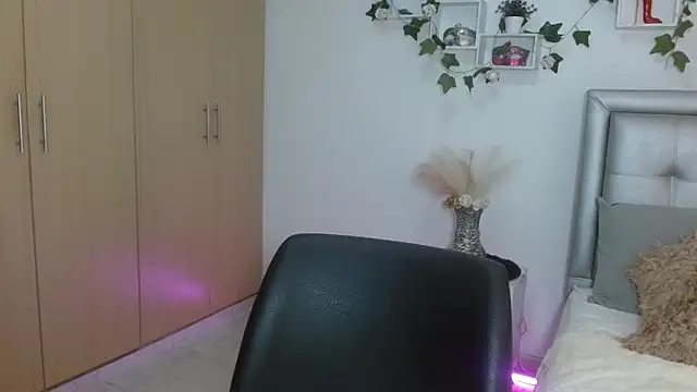 Snapshot of mia_star_2 chatting on February 2026 09:23:01 AM mia star 2 online show from February 2026 09:23:01 AM