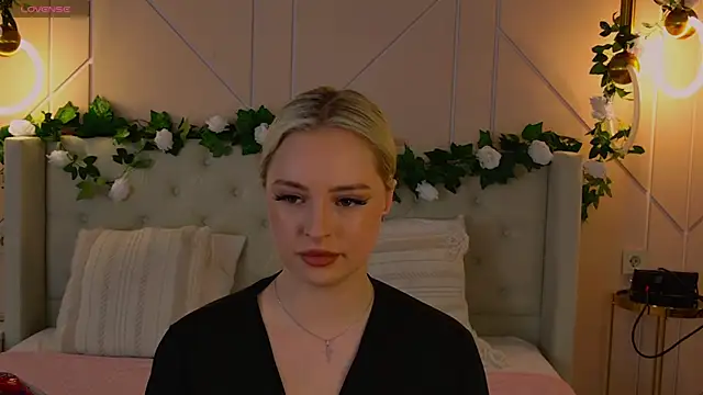 EllyLinn online show from April 2026 05:06:01 PM