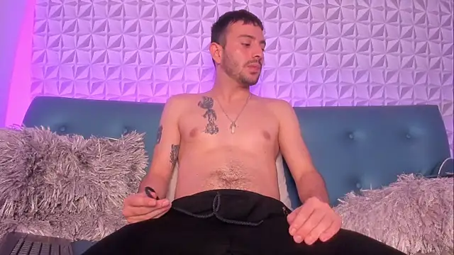 VynnyBlacke  online show from November 2025 08:18:02 PM