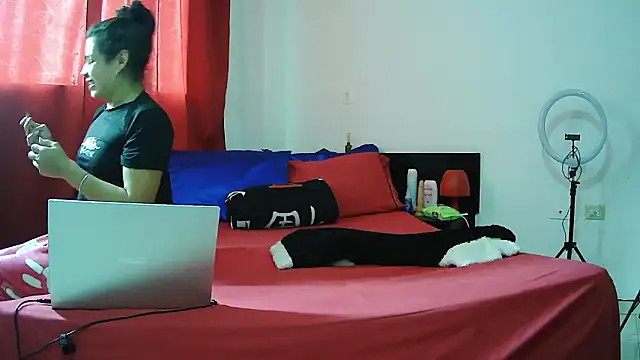 MissAsly online show from December 2025 12:03:02 PM