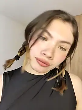 valentine warm online show from February 2026 10:06:01 PM