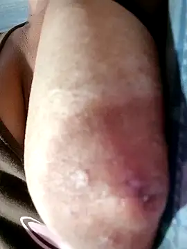 Snapshot of Hotmommax chatting on November 2025 05:56:01 PM Hotmommax online show from November 2025 05:56:01 PM