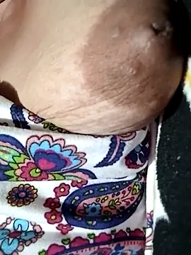 Snapshot of Hotmommax chatting on December 2025 07:21:02 PM Hotmommax online show from December 2025 07:21:02 PM