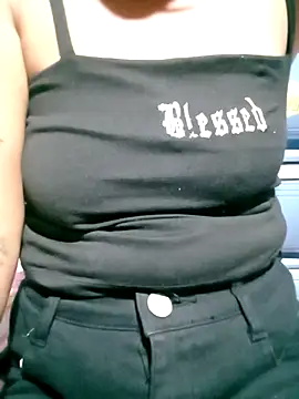 Snapshot of Hotmommax chatting on January 2026 06:44:02 PM Hotmommax online show from January 2026 06:44:02 PM