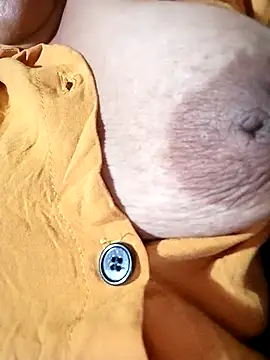 Snapshot of Hotmommax chatting on February 2026 02:11:02 PM Hotmommax online show from February 2026 02:11:02 PM