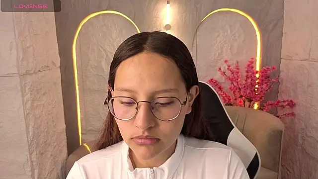 Nyx Tamy Tx  online show from October 2025 12:57:02 PM