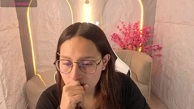 Nyx Tamy Tx  online show from October 2025 01:09:01 PM