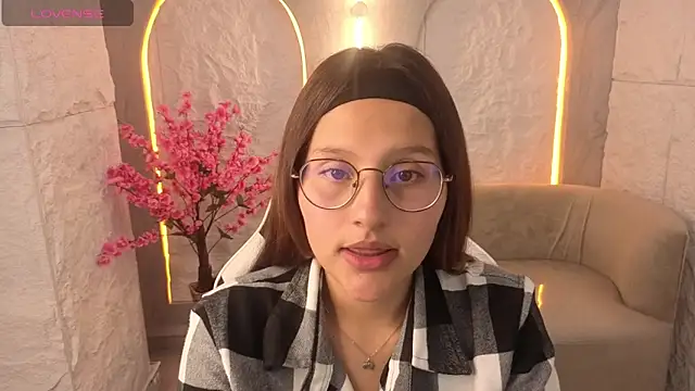 Nyx Tamy Tx  online show from October 2025 12:47:01 PM