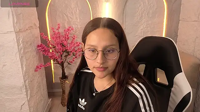 Nyx Tamy Tx  online show from October 2025 01:54:01 PM