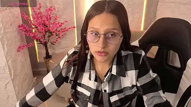 Nyx Tamy Tx  online show from October 2025 01:11:01 PM