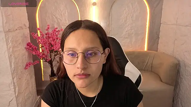 Nyx Tamy Tx  online show from October 2025 01:00:02 PM