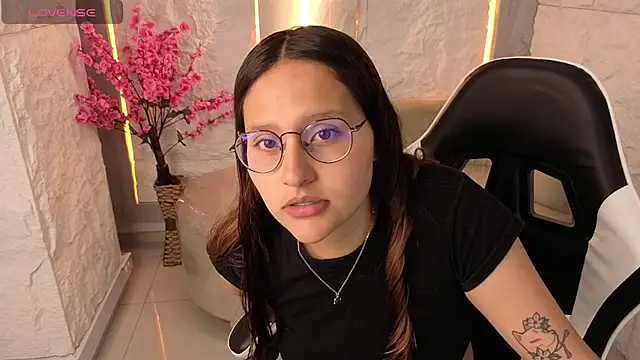 Nyx Tamy Tx  online show from November 2025 03:07:01 AM