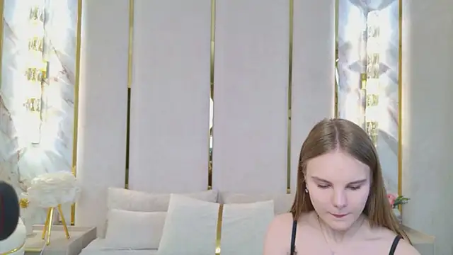 Lili Lohan online show from May 2026 05:03:02 AM