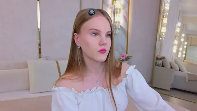 Lili Lohan online show from June 2026 05:10:01 AM