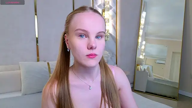 Lili Lohan online show from August 2026 05:09:01 AM