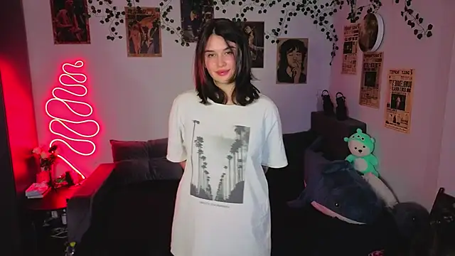 Snapshot of kira_kick chatting on October 2025 05:17:01 PM kira kick online show from October 2025 05:17:01 PM