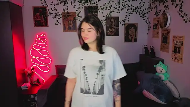 Snapshot of kira_kick chatting on October 2025 03:25:01 PM kira kick online show from October 2025 03:25:01 PM