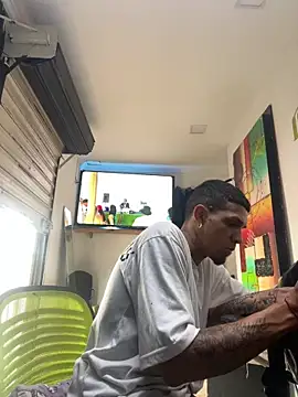 Snapshot of Valentino-elTuyo chatting on June 2026 05:52:01 PM Valentino-elTuyo online show from June 2026 05:52:01 PM