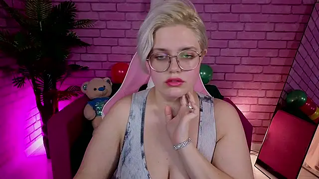 Snapshot of DominiqueSweetie chatting on November 2025 10:49:02 AM DominiqueSweetie online show from November 2025 10:49:02 AM