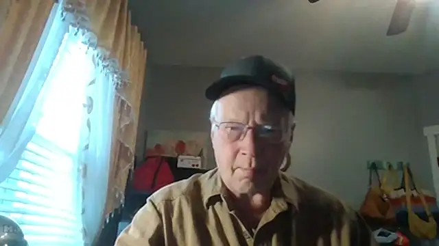 Snapshot of Farmall400 chatting on December 2025 02:32:02 PM Farmall400 online show from December 2025 02:32:02 PM