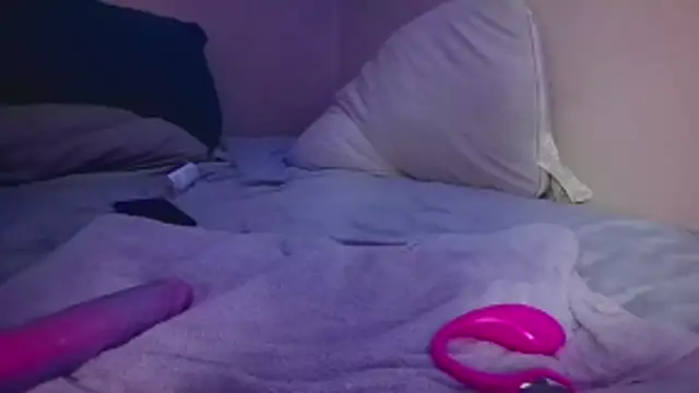 Queen2454 online show from October 2025 06:15:01 PM