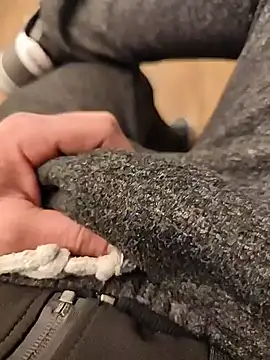 Snapshot of thonyx93 chatting on December 2025 08:18:02 PM thonyx93 online show from December 2025 08:18:02 PM