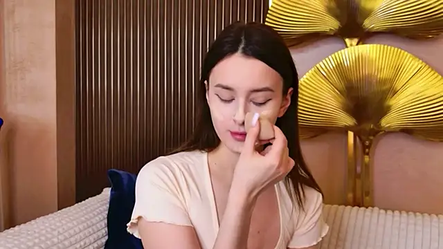 EvaSwen online show from April 2026 10:45:02 AM