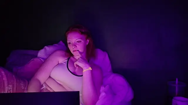 Snapshot of LoversUnleashedXO chatting on February 2026 04:00:01 AM LoversUnleashedXO online show from February 2026 04:00:01 AM