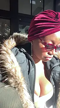 tia   fox online show from November 2025 07:47:01 PM