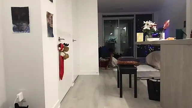 tia   fox online show from February 2026 06:42:02 AM