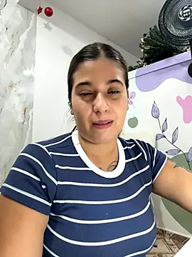 Snapshot of violeticafox chatting on December 2025 02:17:01 AM violeticafox online show from December 2025 02:17:01 AM