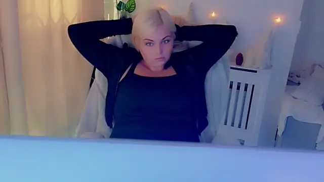 Snapshot of Siren-xiv chatting on December 2025 02:14:02 PM Siren-xiv online show from December 2025 02:14:02 PM