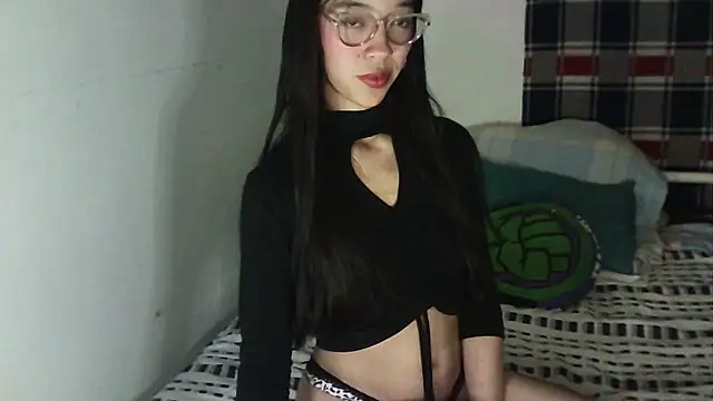 Snapshot of Mikha_Ela chatting on November 2025 04:03:02 AM Mikha Ela online show from November 2025 04:03:02 AM