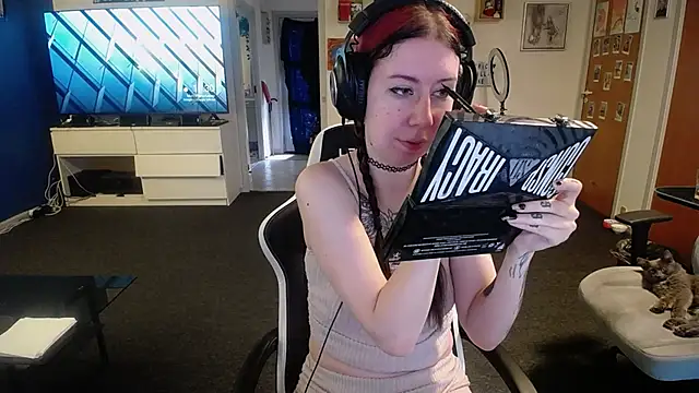 Snapshot of TattooedGirls chatting on October 2025 08:31:02 AM TattooedGirls online show from October 2025 08:31:02 AM