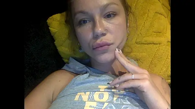 Snapshot of MiraLuna chatting on October 2025 09:04:01 PM MiraLuna online show from October 2025 09:04:01 PM