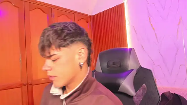 kevienmiet online show from October 2025 12:05:02 PM