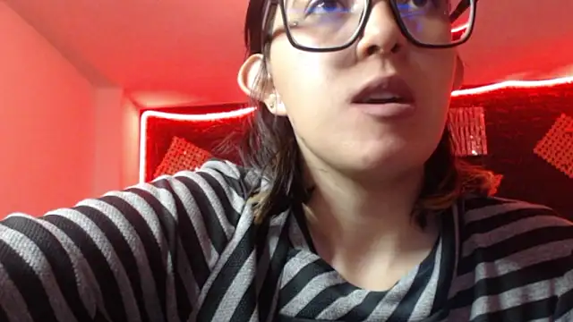 Snapshot of cristal_hills_19 chatting on March 2026 02:44:01 PM cristal hills 19 online show from March 2026 02:44:01 PM