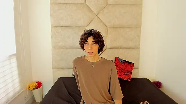 Scaarlett 22  online show from October 2025 06:03:01 PM