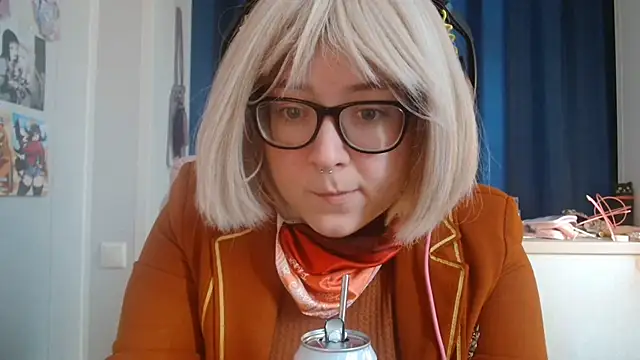 LolaWEI online show from October 2025 07:20:01 AM