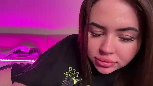 AlmaryKim online show from November 2025 09:08:01 PM